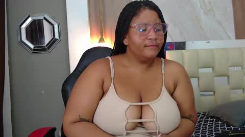emily_jhonsson_ online show from May 18, 12:11 pm