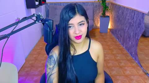 Snapshot of emily_jones3 chatting on October 7, 11:47 am Emily online show from October 7, 11:47 am