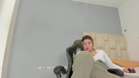 Emi  independent model  online show from January 15, 10:46 pm