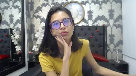 Snapshot of emily_loperaa chatting on March 10, 4:14 pm Emily online show from March 10, 4:14 pm