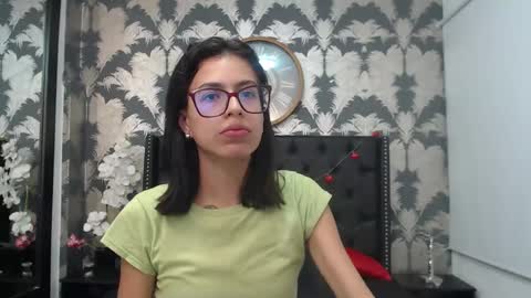 Snapshot of emily_loperaa chatting on March 9, 8:42 pm Emily online show from March 9, 8:42 pm