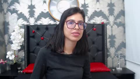 Snapshot of emily_loperaa chatting on February 22, 2:59 pm Emily online show from February 22, 2:59 pm