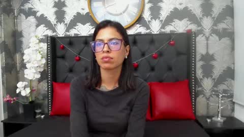 Snapshot of emily_loperaa chatting on February 19, 2:55 pm Emily online show from February 19, 2:55 pm