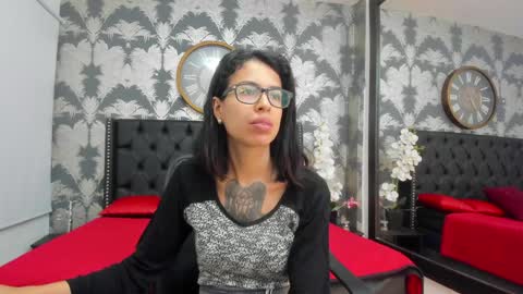 Snapshot of emily_loperaa chatting on February 5, 2:05 pm Emily online show from February 5, 2:05 pm