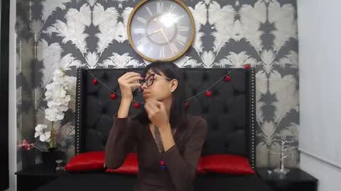 Snapshot of emily_loperaa chatting on February 17, 2:28 pm Emily online show from February 17, 2:28 pm