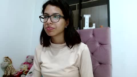 Snapshot of emily_loperaa chatting on January 26, 2:35 am Emily online show from January 26, 2:35 am
