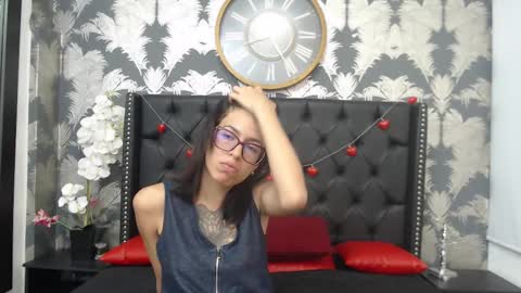 Snapshot of emily_loperaa chatting on February 26, 2:38 pm Emily online show from February 26, 2:38 pm