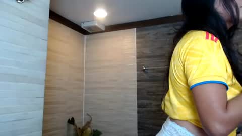 emily_manzur online show from July 7, 7:27 pm