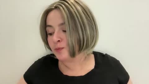 emily_morning_dew online show from April 30, 3:28 pm