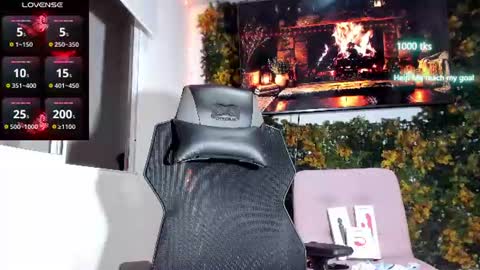 emily_palmeer online show from June 29, 10:15 am