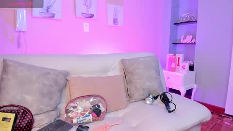 Snapshot of emily_roberts1 chatting on January 6, 3:20 am Emily online show from January 6, 3:20 am