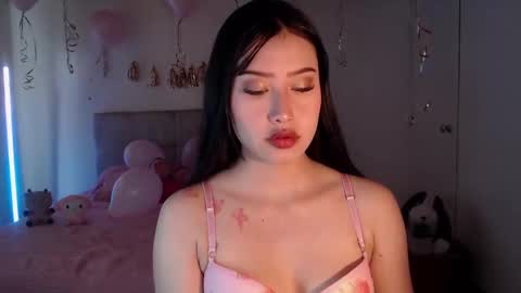 Snapshot of emily_swan_04 chatting on January 4, 4:00 pm Emily  Swan online show from January 4, 4:00 pm