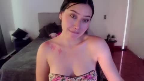 Snapshot of emily_swan_04 chatting on March 3, 10:18 pm Emily  Swan online show from March 3, 10:18 pm