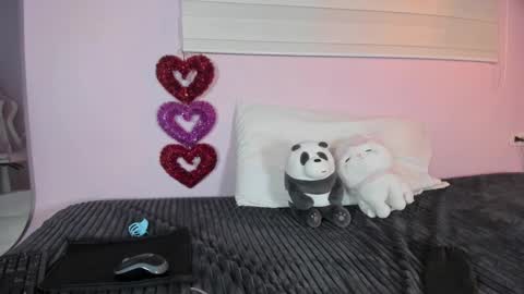 Snapshot of emily_sweett12 chatting on March 11, 12:28 pm Emily online show from March 11, 12:28 pm