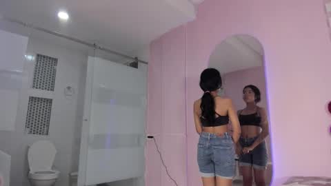 Snapshot of emily_sweett12 chatting on February 25, 12:49 pm Emily online show from February 25, 12:49 pm