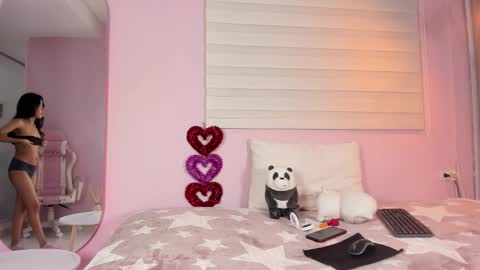 Snapshot of emily_sweett12 chatting on February 11, 12:47 pm Emily online show from February 11, 12:47 pm