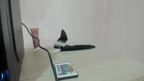 Snapshot of emily_sweett12 chatting on February 28, 12:09 pm Emily online show from February 28, 12:09 pm