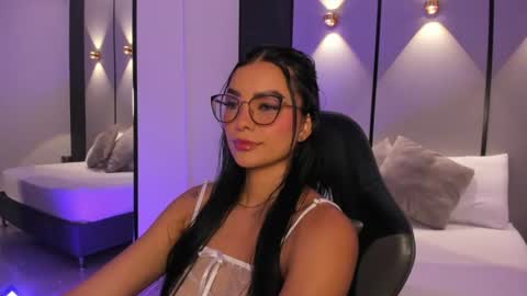 emily_tolson online show from June 16, 7:26 pm