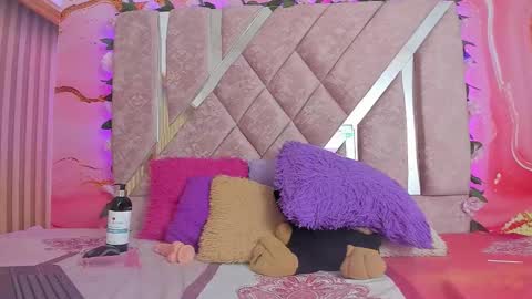 emily_velvet_ online show from January 31, 7:11 pm