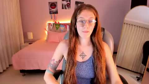emily_warren__ online show from June 25, 7:59 pm