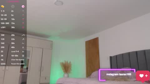 Snapshot of emilybennett chatting on October 17, 5:38 pm Emily online show from October 17, 5:38 pm