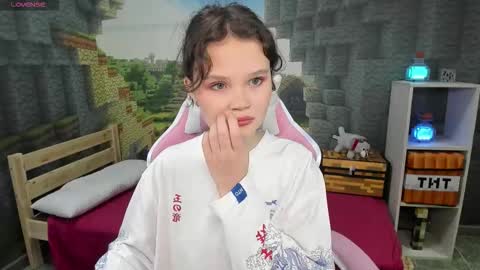 Emilyhaves online show from September 22, 11:03 pm