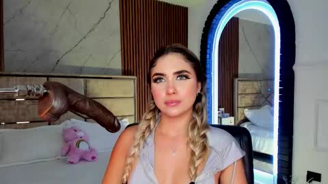 Snapshot of emilyhendrix_ chatting on October 8, 9:30 pm Emily Hendrix online show from October 8, 9:30 pm