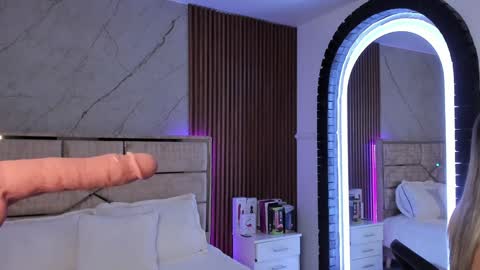 Snapshot of emilyhendrix_ chatting on December 27, 7:46 pm Emily Hendrix online show from December 27, 7:46 pm