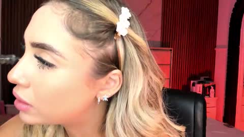 Snapshot of emilyhendrix_ chatting on September 18, 8:51 pm Emily Hendrix online show from September 18, 8:51 pm