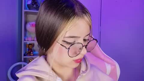 Snapshot of emilykarterr chatting on October 4, 9:08 pm VALEEEN online show from October 4, 9:08 pm