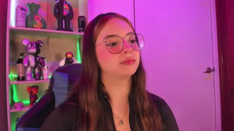 Snapshot of emilykarterr chatting on January 24, 3:55 pm VALEEEN online show from January 24, 3:55 pm