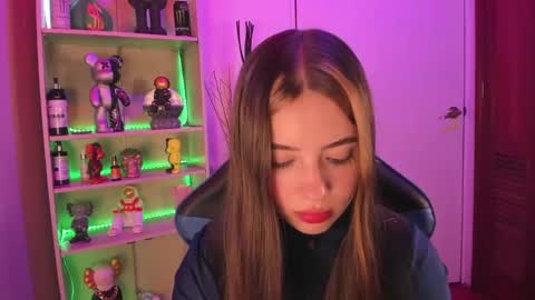 Snapshot of emilykarterr chatting on February 16, 4:10 pm VALEEEN online show from February 16, 4:10 pm