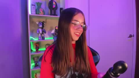 Snapshot of emilykarterr chatting on March 7, 4:00 pm VALEEEN online show from March 7, 4:00 pm