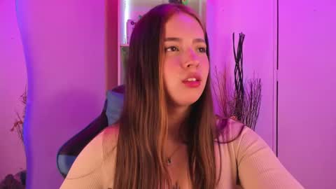 Snapshot of emilykarterr chatting on January 21, 3:54 pm VALEEEN online show from January 21, 3:54 pm