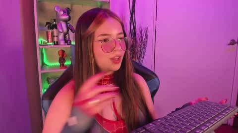 Snapshot of emilykarterr chatting on February 6, 3:52 pm VALEEEN online show from February 6, 3:52 pm
