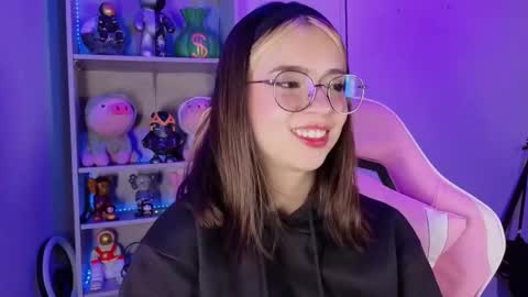 Snapshot of emilykarterr chatting on September 17, 5:00 pm VALEEEN online show from September 17, 5:00 pm