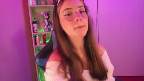 Snapshot of emilykarterr chatting on February 14, 3:58 pm VALEEEN online show from February 14, 3:58 pm