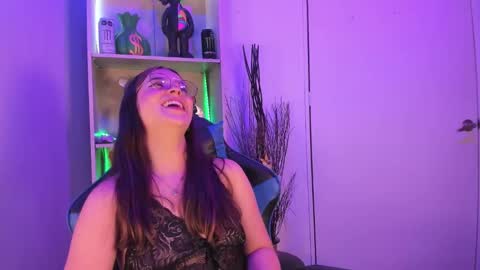 Snapshot of emilykarterr chatting on March 11, 4:07 pm VALEEEN online show from March 11, 4:07 pm