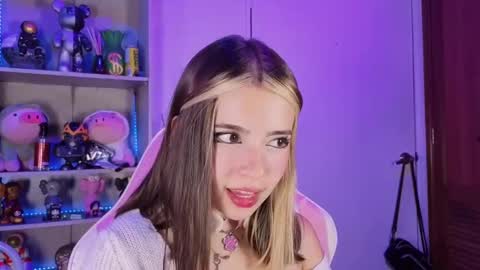 Snapshot of emilykarterr chatting on September 24, 5:23 pm VALEEEN online show from September 24, 5:23 pm