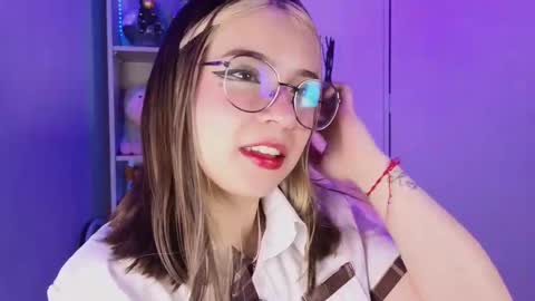 Snapshot of emilykarterr chatting on September 23, 5:00 pm VALEEEN online show from September 23, 5:00 pm