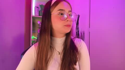 Snapshot of emilykarterr chatting on January 23, 3:54 pm VALEEEN online show from January 23, 3:54 pm