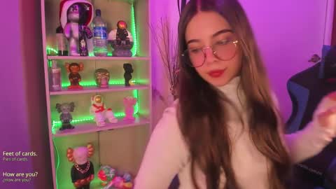 Snapshot of emilykarterr chatting on December 22, 7:42 pm VALEEEN online show from December 22, 7:42 pm