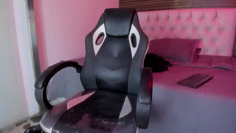 emilymora1_ online show from June 22, 4:20 am