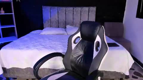 emilymora1_ online show from June 29, 4:52 am