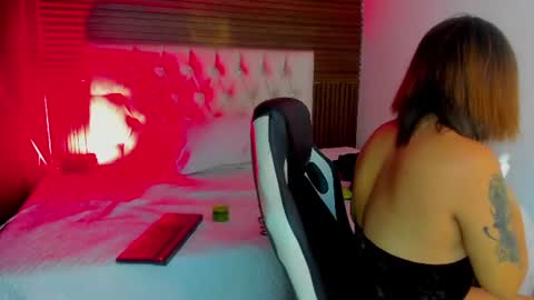 emilymora1_ online show from July 6, 4:40 am
