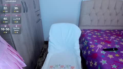 Snapshot of emilypink_1 chatting on January 3, 4:37 pm Emily online show from January 3, 4:37 pm