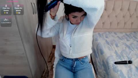 Snapshot of emilypink_1 chatting on February 1, 2:24 pm Emily online show from February 1, 2:24 pm