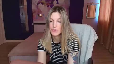 EmilyWalkers online show from March 19, 9:24 am