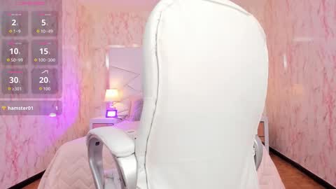 Snapshot of emilywhinfre chatting on September 12, 5:52 am Emily 2200 - 600GMT-5 online show from September 12, 5:52 am