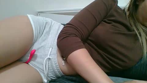 emma_991 online show from December 17, 12:09 pm